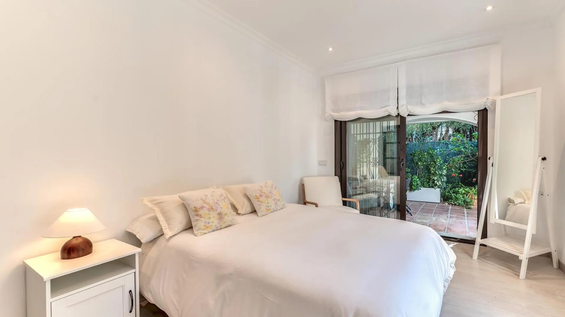 Villa In Marbella With Golf Views 0*,  Spanyolország
